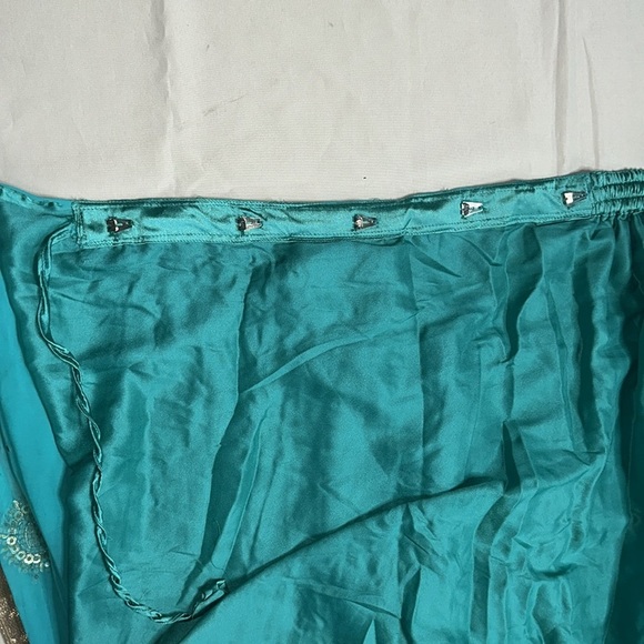 Elegant 2 Piece Sari & Accessories Outfit Turquoise Blue & Gold - Picture 17 of 17